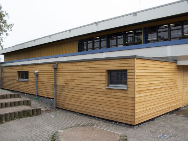 Theodor-Heuss-Halle mit neuem Lageranbau