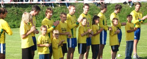 Faustball-Nationalmannschaft Brasiliens mit TSV Einlaufkinder