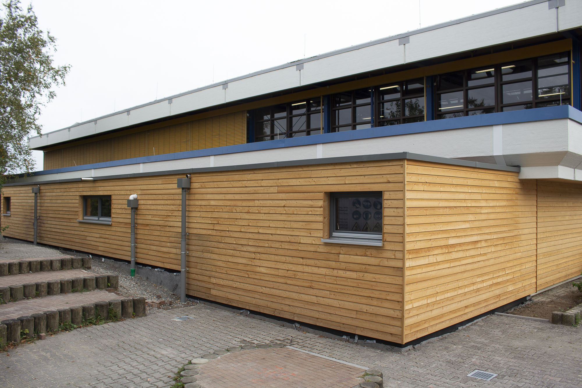 Theodor-Heuss-Halle mit neuem Lageranbau