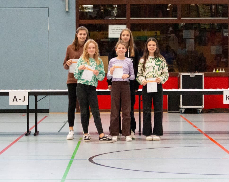 Foto von der Sportabzeichenverleihung 2022 - 3. Gruppe der weiblichen Jugend